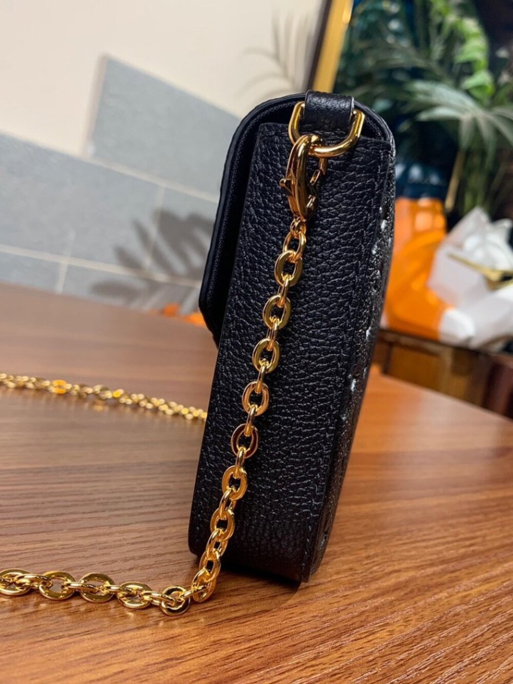 🍷LV FÉLICIE POCHETTE Monogram Empreinte Leather - Picture 4 of 9